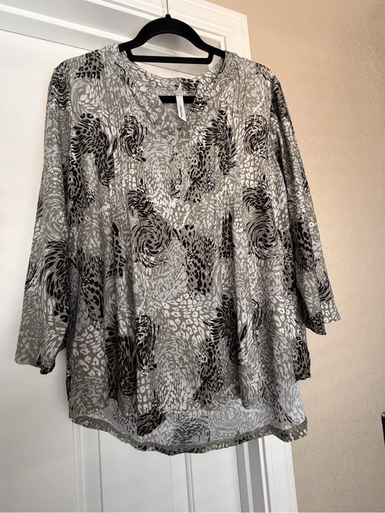 NY Collection Tops - NY Collection Gray and Black Patterned V-Neck Blouse